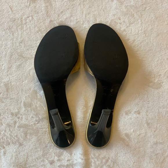 Gucci Vintage Never Worn Gold Metallic GG Mule Heel Pumps w/Gray Heel, Size 10.5 - Picture 9 of 13